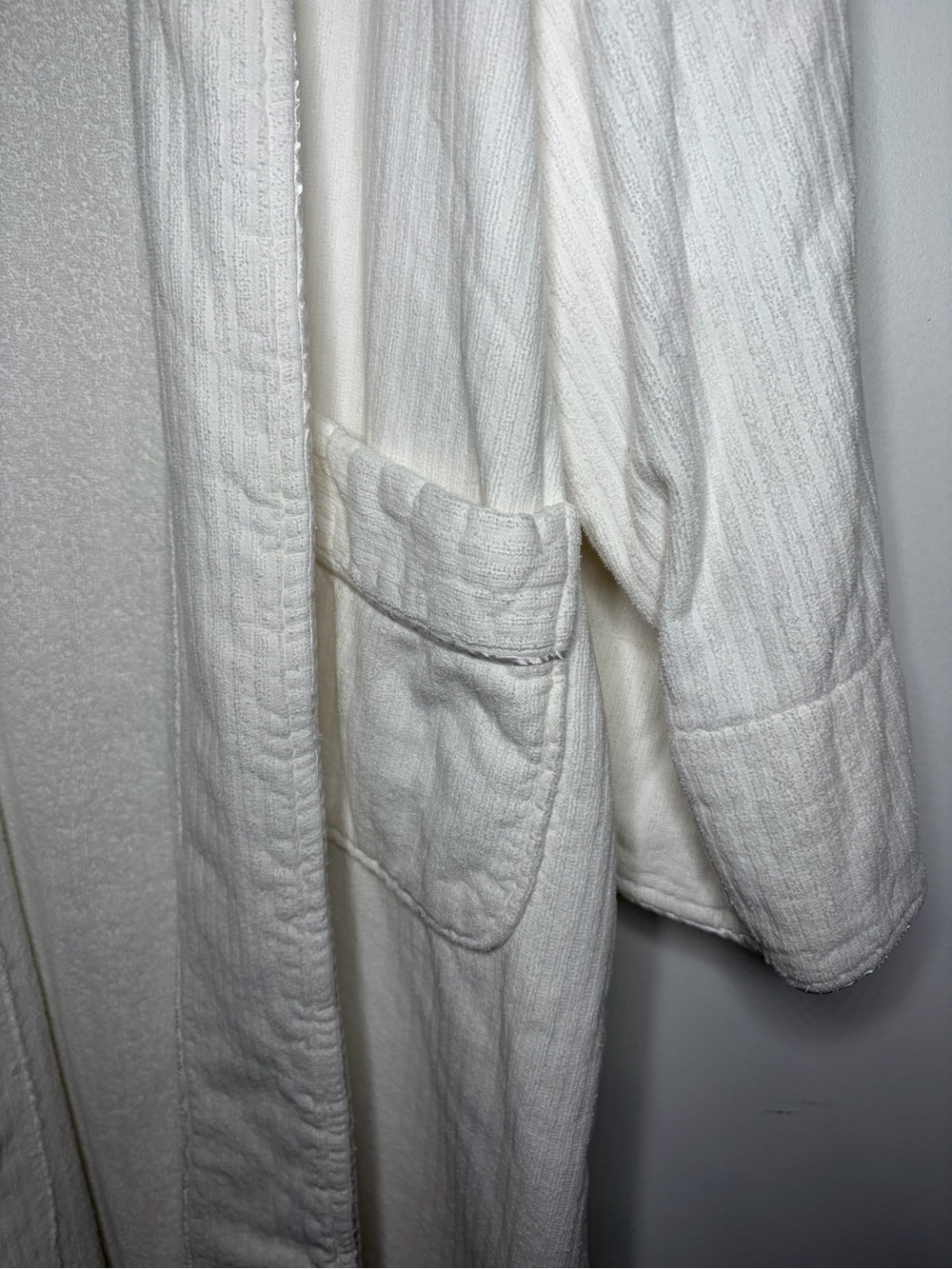 Women's White Robe - Picture 13 of 14